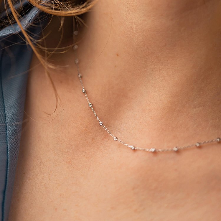 Колье "Шарики" в белом золоте кол02409 от ювелирного магазина Оникс - 5