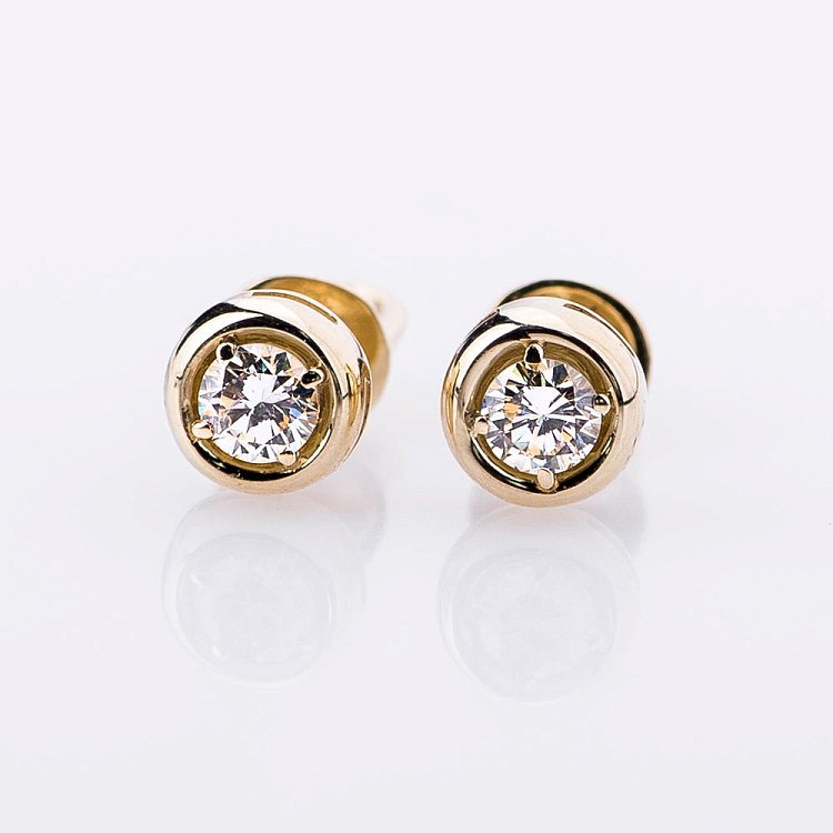 Золотые серьги-гвоздики с бриллиантами е0289ж от ювелирного магазина Оникс