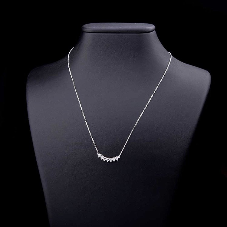 Серебряное колье с фианитами 18367 от ювелирного магазина Оникс - 1