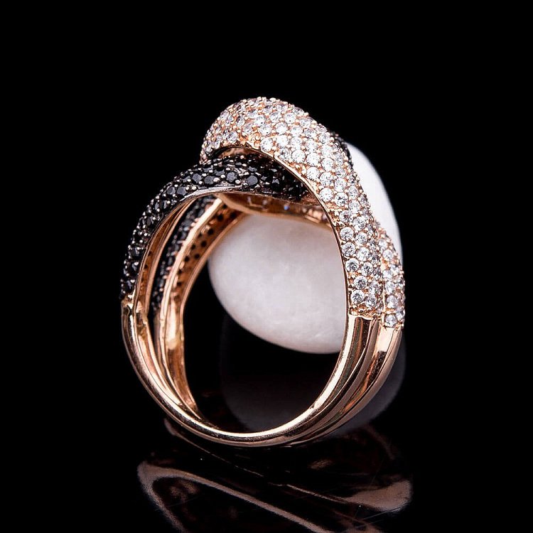 Золотое кольцо с фианитами к03491 от ювелирного магазина Оникс - 1