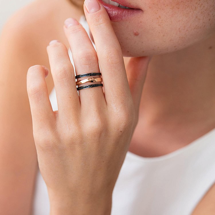 Каблучка в червоному золоті (чорні фіаніти) к07043 - 1 Каблучка в червоному золоті (чорні фіаніти) к07043 від ювелірного магазину Онікс - 1