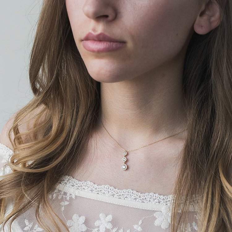 Золотое колье с фианитами кол00758 от ювелирного магазина Оникс - 3