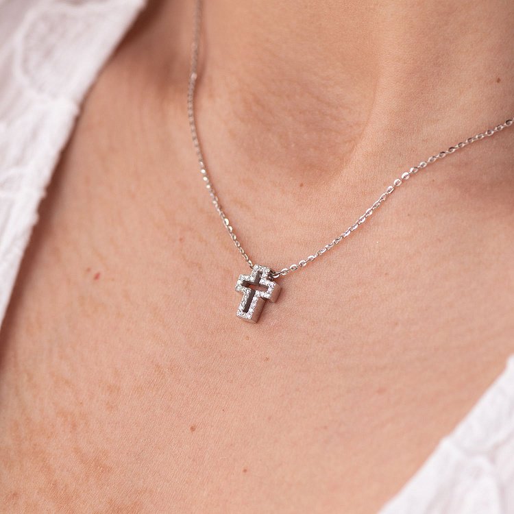 Золотое колье "Крестик" с бриллиантами 104-10030 от ювелирного магазина Оникс - 1