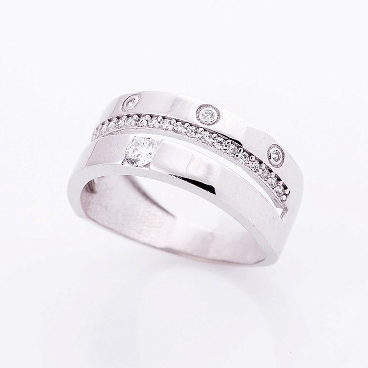 Золота каблучка з фіанітами к04982 від ювелірного магазину Онікс