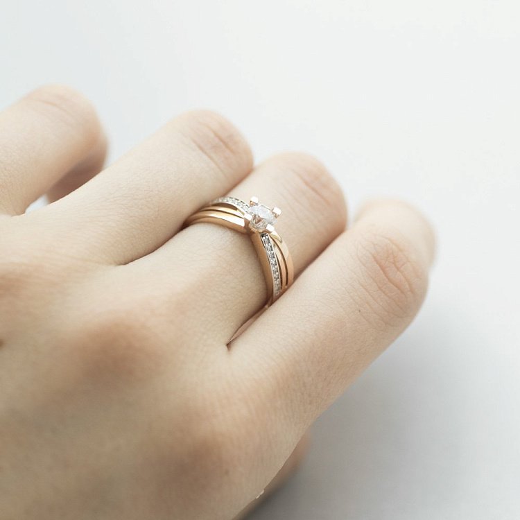 Золотое помолвочное кольцо с фианитами к03341 от ювелирного магазина Оникс - 4