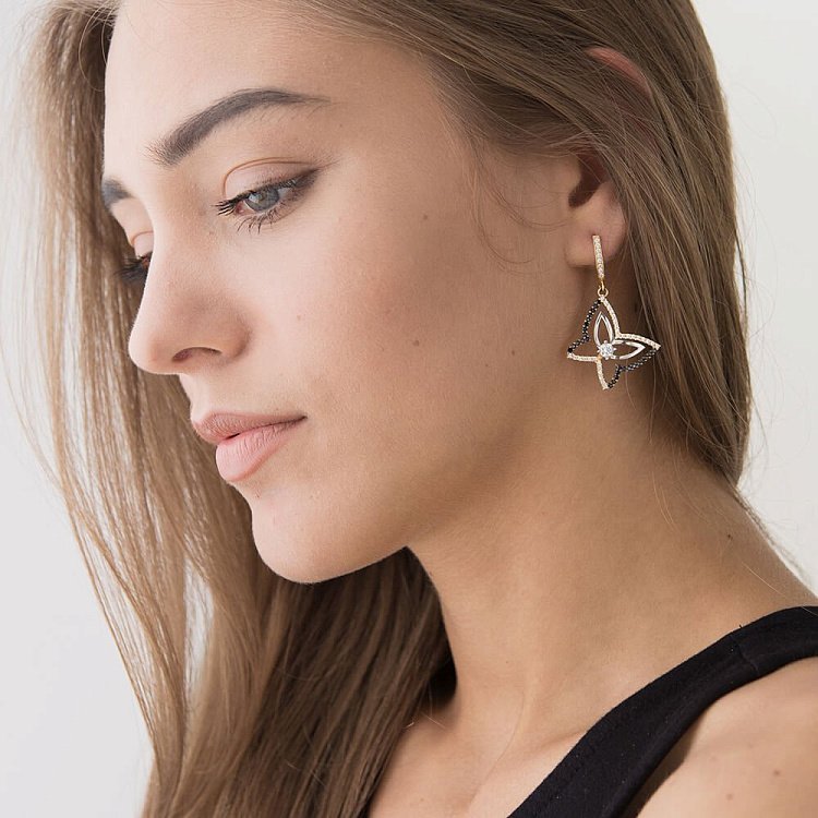 Золоті сережки "Метелики" з фіанітами с02435 від ювелірного магазину Онікс