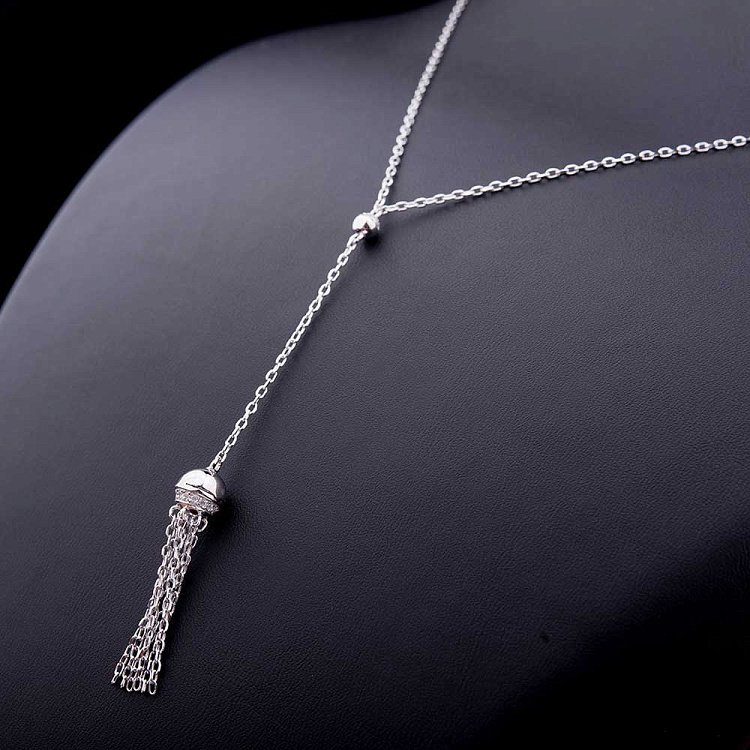 Серебряное колье с фианитами 18309 Серебряное колье с фианитами 18309 от ювелирного магазина Оникс