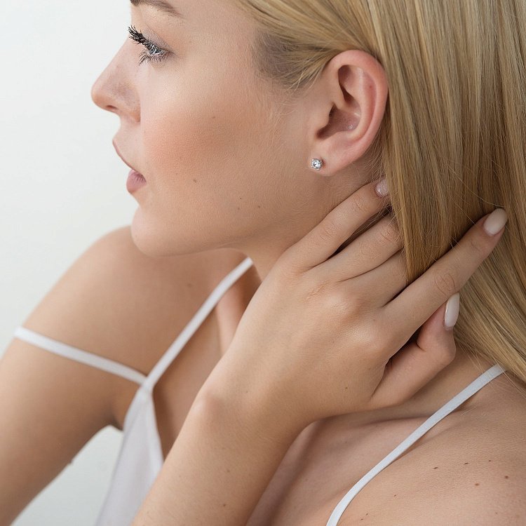 Золоті сережки-пусети з фіанітами с06233 від ювелірного магазину Онікс - 5