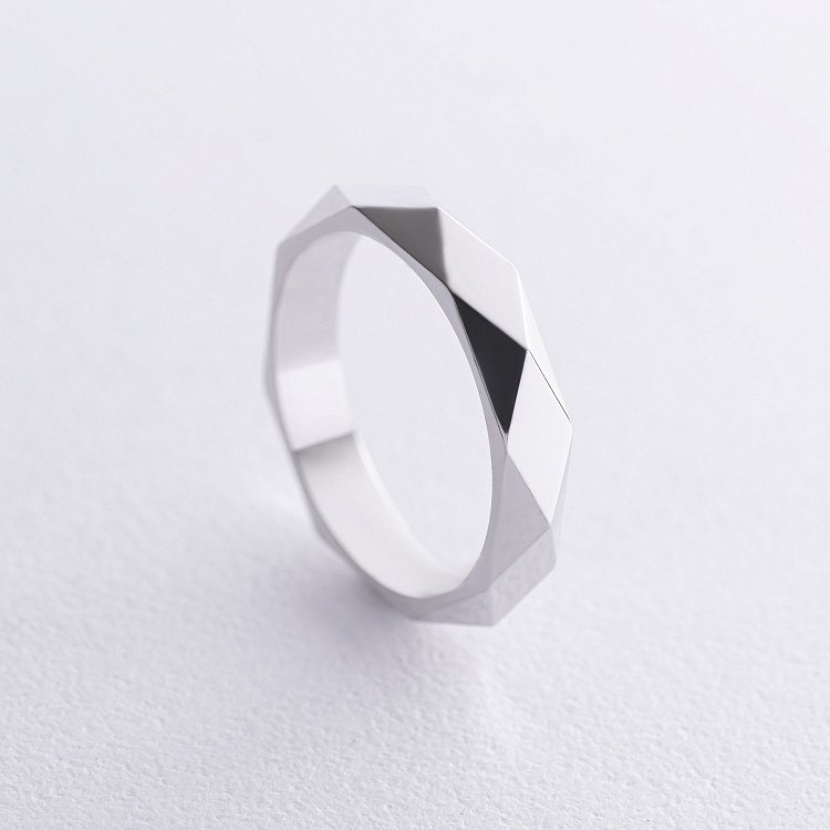 Обручальное кольцо "Грани" в белом золоте 236821100 от ювелирного магазина Оникс