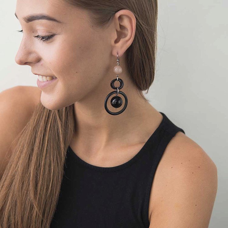 Серьги с лунным камнем и агатом 222с23 Серьги с лунным камнем и агатом 222с23 от ювелирного магазина Оникс