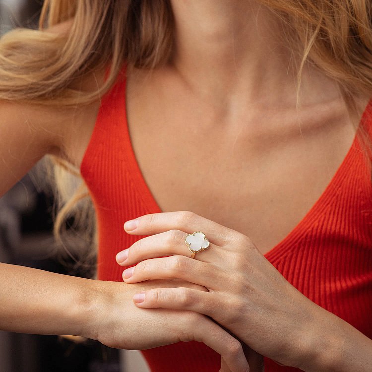 Кольцо "Клевер" в желтом золоте (перламутр) к07615 от ювелирного магазина Оникс - 6