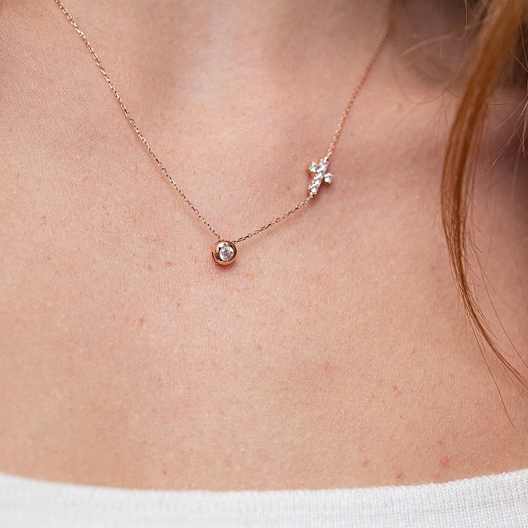 Золотое колье с крестиком (фианиты) кол02113 от ювелирного магазина Оникс - 2