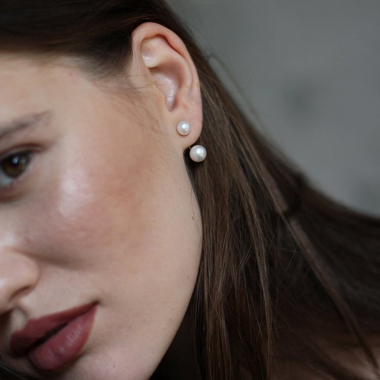 Золотые серьги - пусеты с жемчугом с06461 от ювелирного магазина Оникс - 4