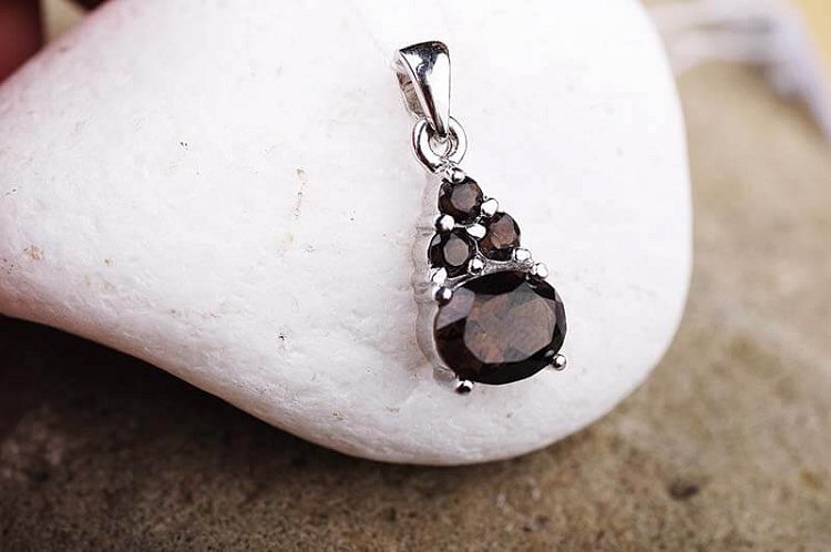 Подвеска (дымчатый кварц) 131322 от ювелирного магазина Оникс - 1