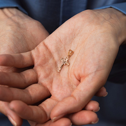 Золотой крестик "Распятие" с фианитами 2009000 №2