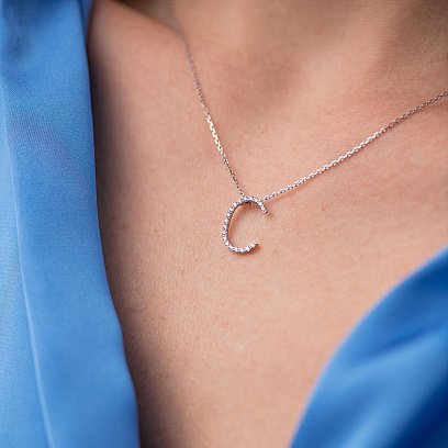 Золоте кольє з літерою "С" з діамантами 133611121