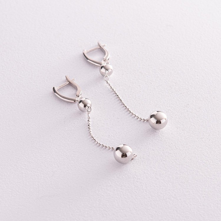 Срібні висячі сережки з кульками 123261 від ювелірного магазину Онікс