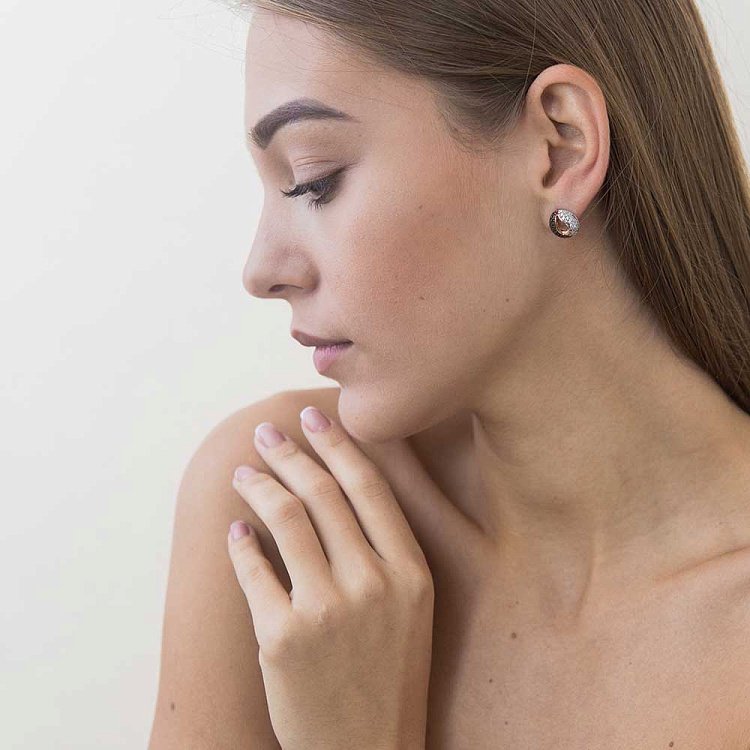 Золотые серьги-гвоздики с черными фианитами 28708902 от ювелирного магазина Оникс - 3