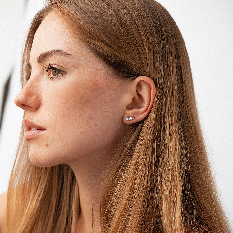 Сережки - пусети "Lora" з фіанітами (біле золото) с09128 від ювелірного магазину Онікс - 1