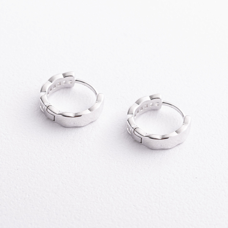 Срібні сережки - кільця з фіанітами 123559 від ювелірного магазину Онікс - 1