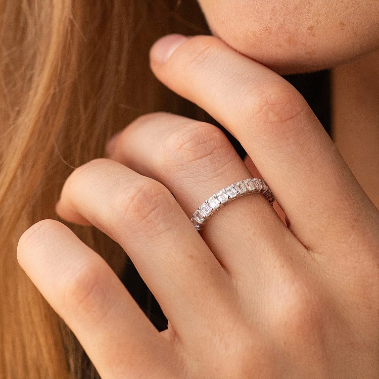 Каблучка з доріжкою діамантів (біле золото) 242541121 від ювелірного магазину Онікс - 1