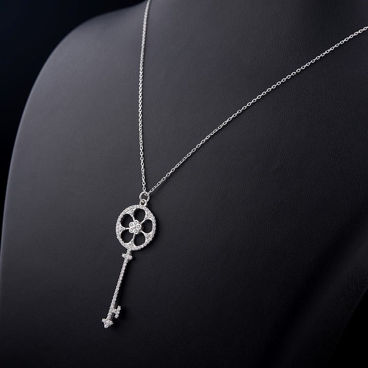 Кольє "Срібний ключ" 18468 від ювелірного магазину Онікс