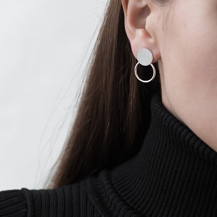 Серебряные серьги-пусеты "Кружочки" 122574 от ювелирного магазина Оникс - 5