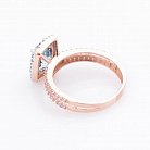 Золотое кольцо с голубым топазом и фианитами к04647 от ювелирного магазина Оникс - 2