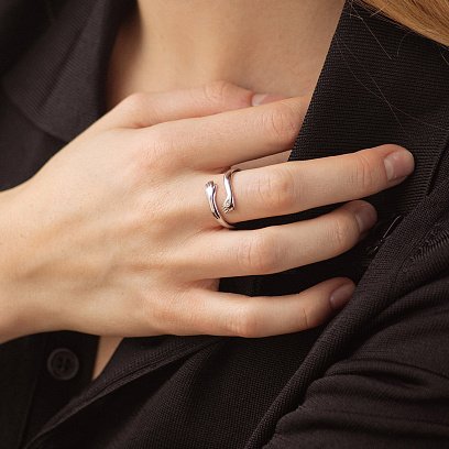 Кольцо "Обьятия" в белом золоте к08028 №2