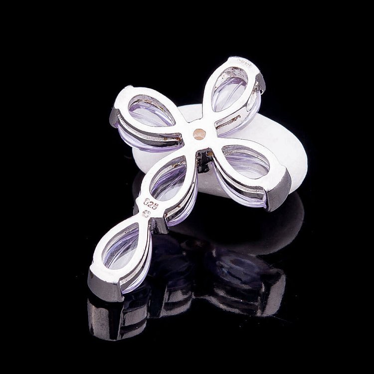 Серебряный крест с аметистом и фианитом о995п от ювелирного магазина Оникс - 1