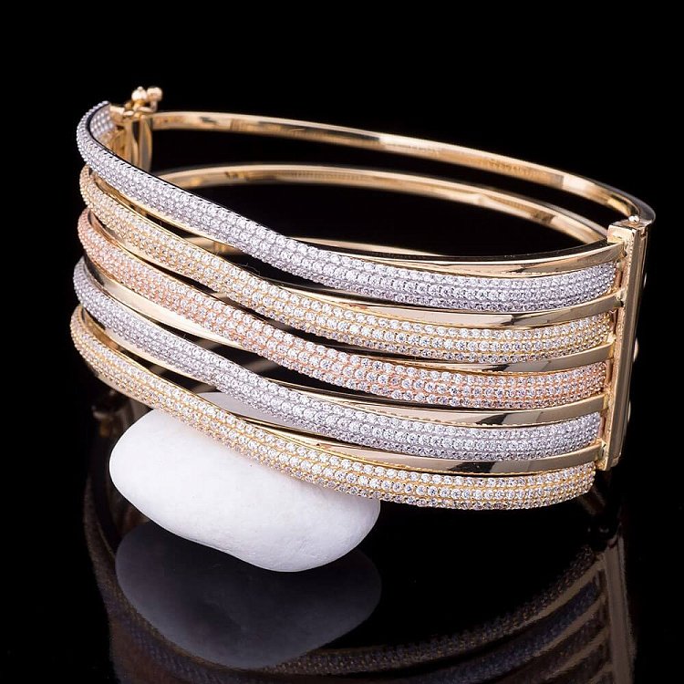 Жіночий браслет з фіанітами б01426 від ювелірного магазину Онікс