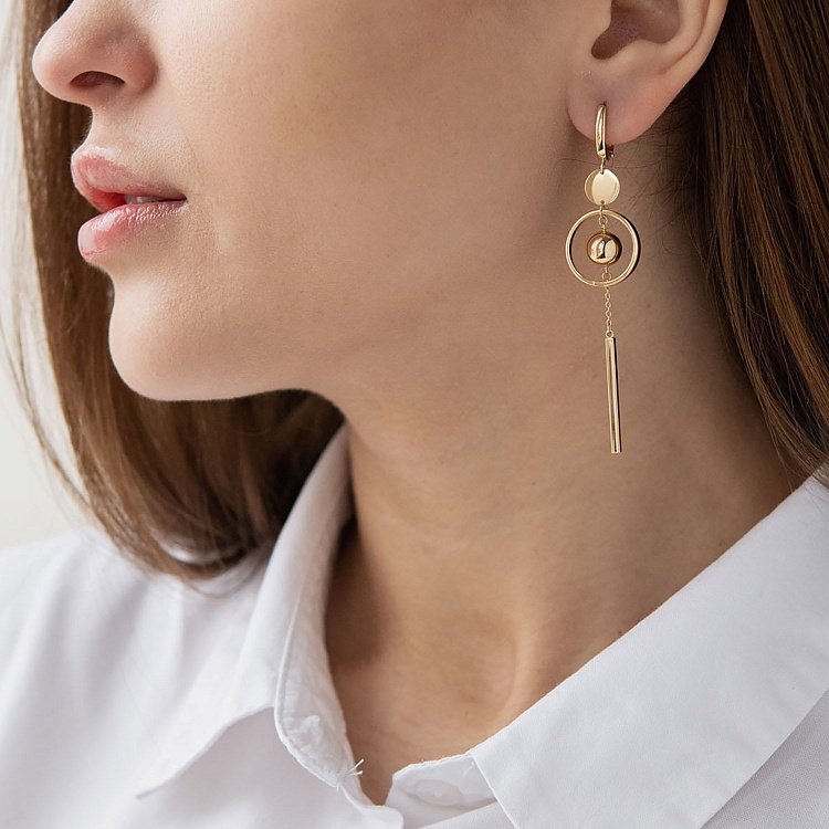 Золотые серьги "Солнце" на английской застежке с06532 от ювелирного магазина Оникс