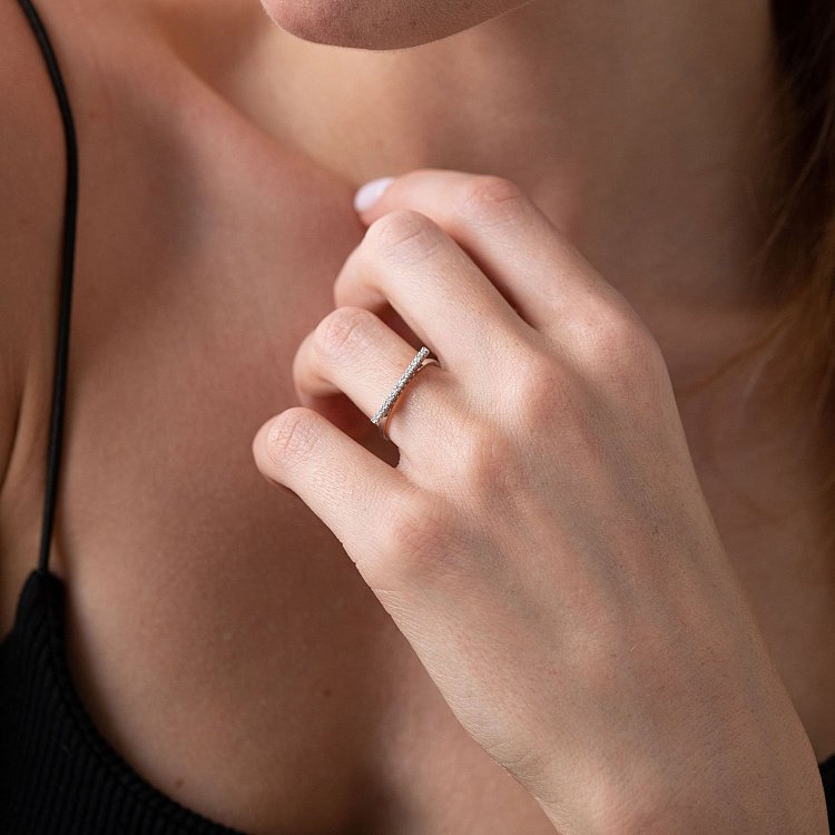 Золота каблучка "Джема" з діамантами 101-10083 від ювелірного магазину Онікс - 2