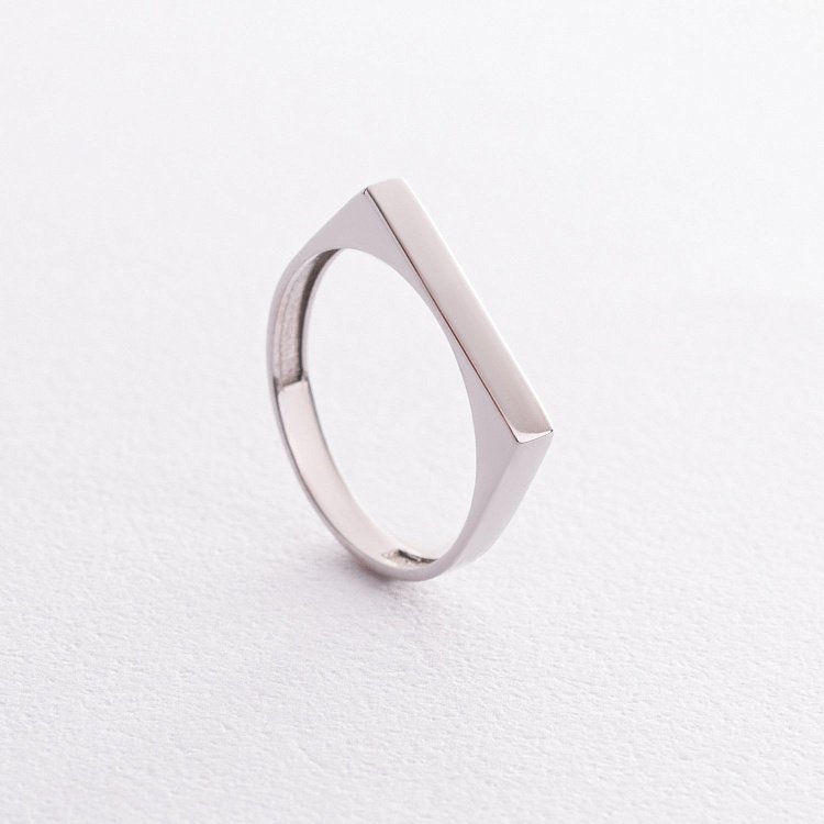 Кольцо в серебре (возможна гравировка) 7062 от ювелирного магазина Оникс