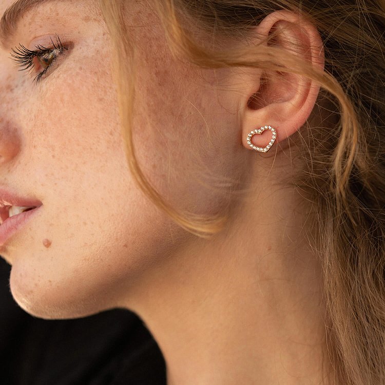 Золотые серьги - пусеты "Сердечки" с фианитами с08438 от ювелирного магазина Оникс - 2