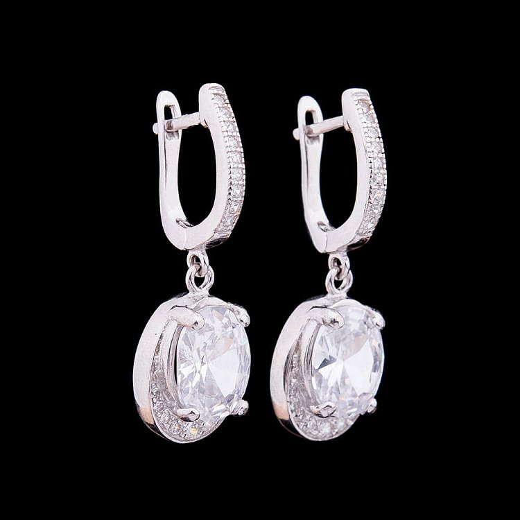 Серьги с белыми фианитами с6 Серьги с белыми фианитами с6 от ювелирного магазина Оникс