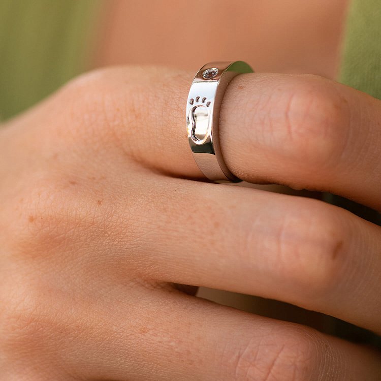 Золотое кольцо "Ножка младенца" (фианит) к07625 от ювелирного магазина Оникс - 1