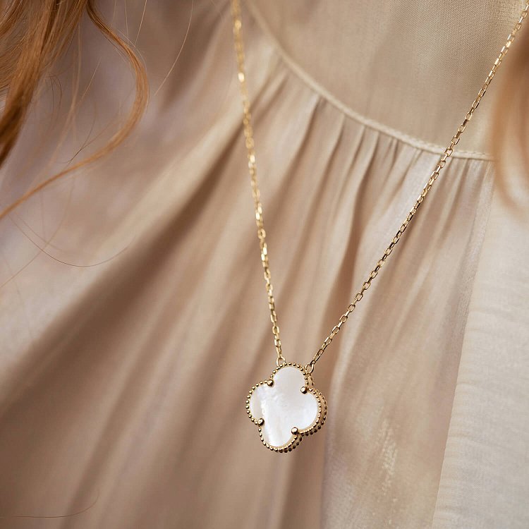 Колье "Клевер" в желтом золоте (перламутр) кол02381 от ювелирного магазина Оникс - 2