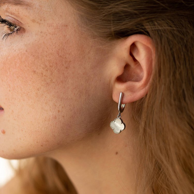 Серебряные серьги "Клевер" с перламутром 123246 от ювелирного магазина Оникс - 3