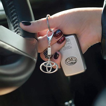 Серебряный брелок для машины "Toyota" 9005.1 №3