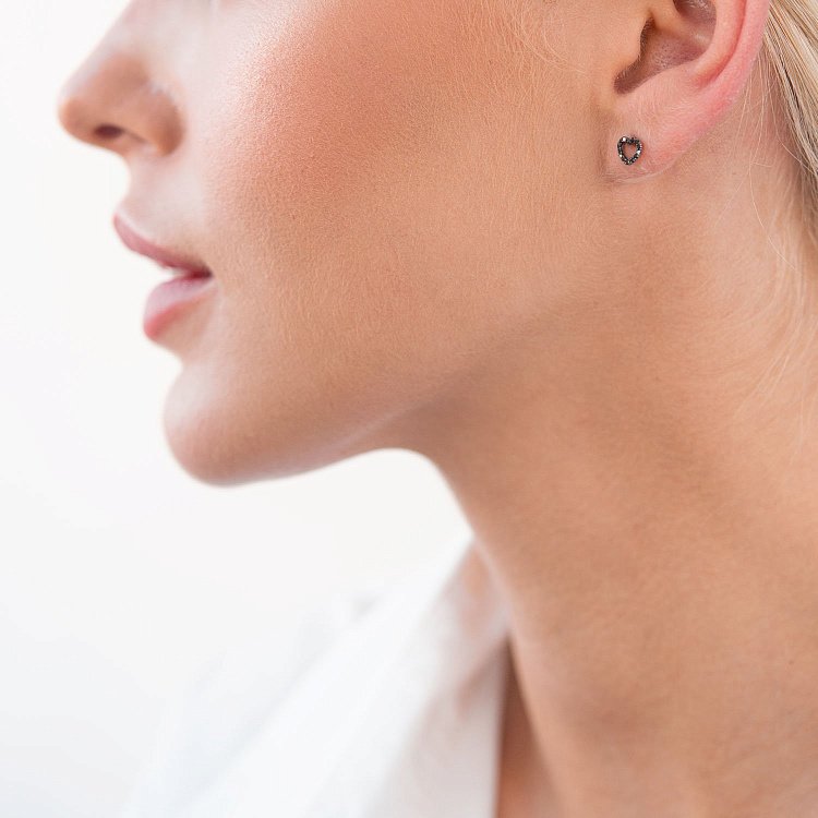 Золоті сережки - пусети "Сердечка" з діамантами 102-10028 від ювелірного магазину Онікс - 1