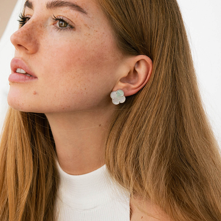 Срібні сережки "Конюшина" (перламутр) 123420 від ювелірного магазину Онікс - 4