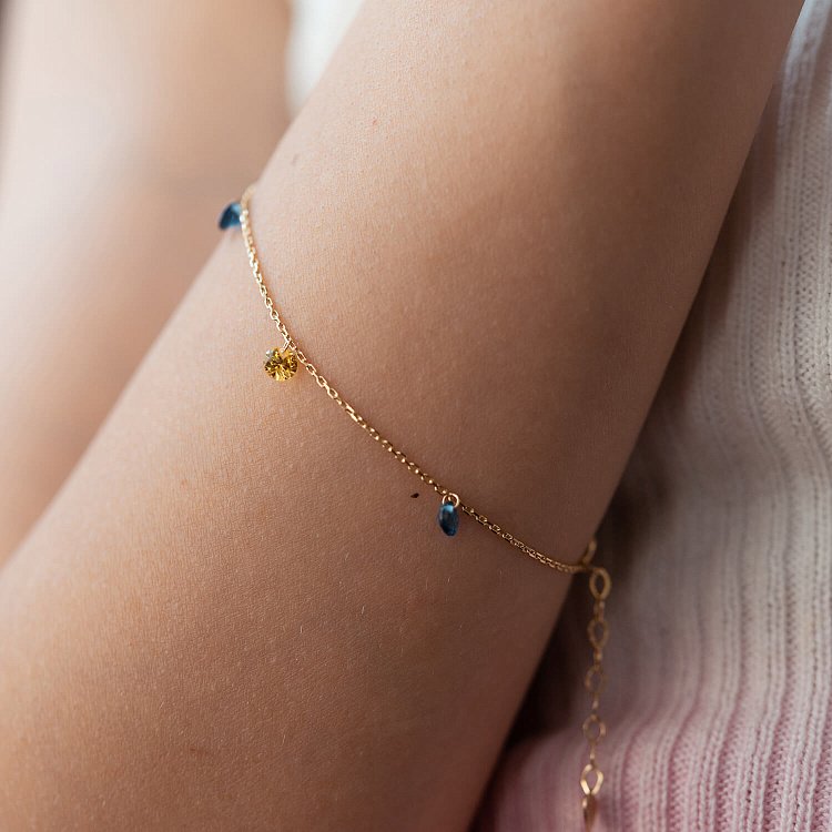 Золотий браслет "Українка" (сині та жовті фіаніти) б05116 від ювелірного магазину Онікс - 6