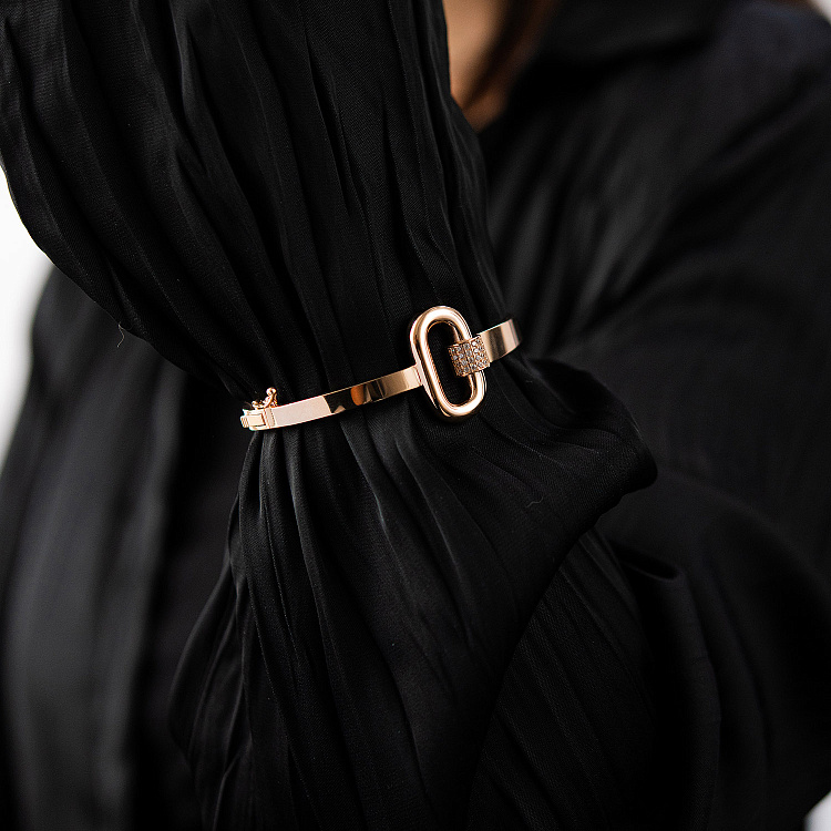 Жорсткий браслет "Alice" у червоному золоті (фіаніти) б05734 від ювелірного магазину Онікс - 3