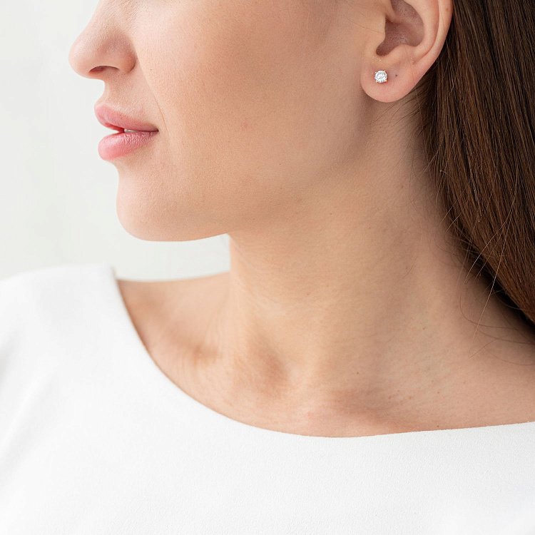 Золоті сережки-пусети з фіанітами с06258 від ювелірного магазину Онікс - 1