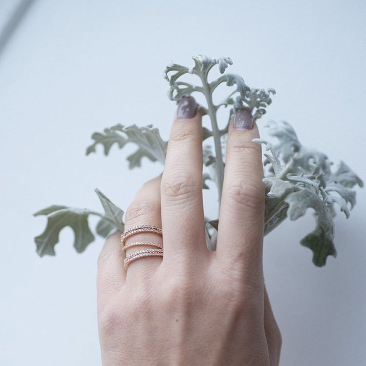 Золотое кольцо с фианитами к05308 от ювелирного магазина Оникс - 3