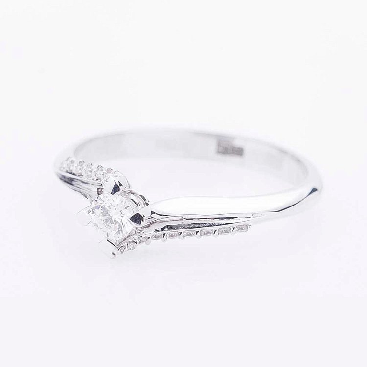 Золота каблучка з діамантами JR9632 від ювелірного магазину Онікс - 1