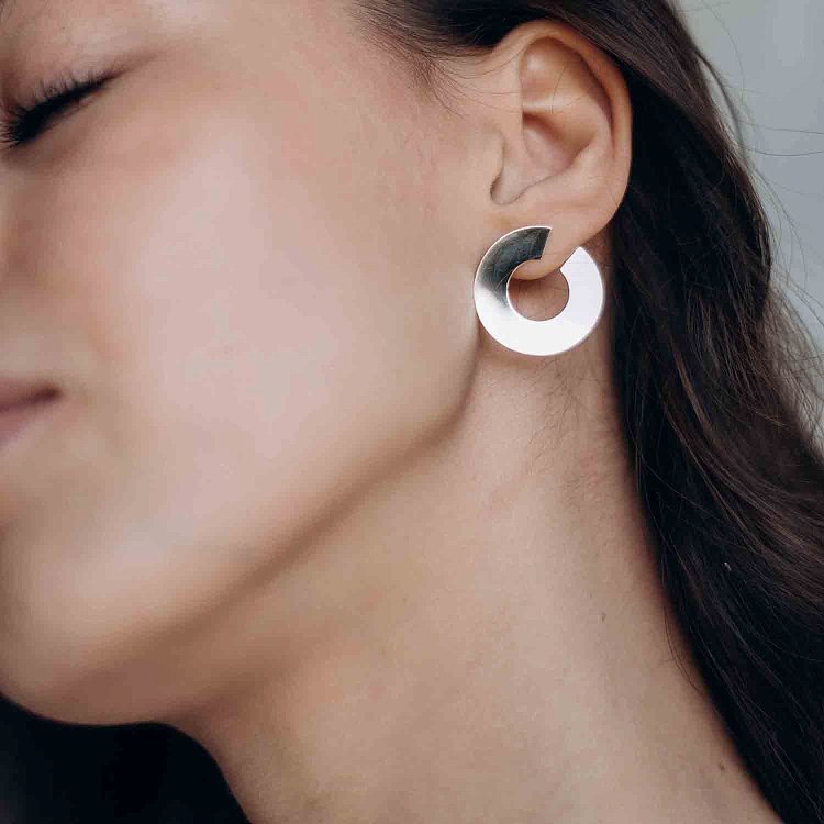 Серебряные серьги-пусеты "Глянец" 122510с от ювелирного магазина Оникс - 5