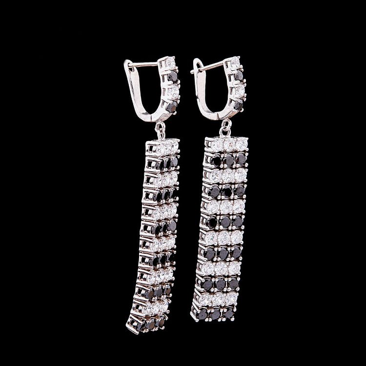 Срібні сережки з фіанітами 121423 від ювелірного магазину Онікс