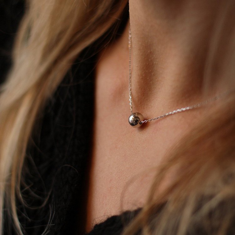 Серебряное колье "Шар" 18908 от ювелирного магазина Оникс - 13